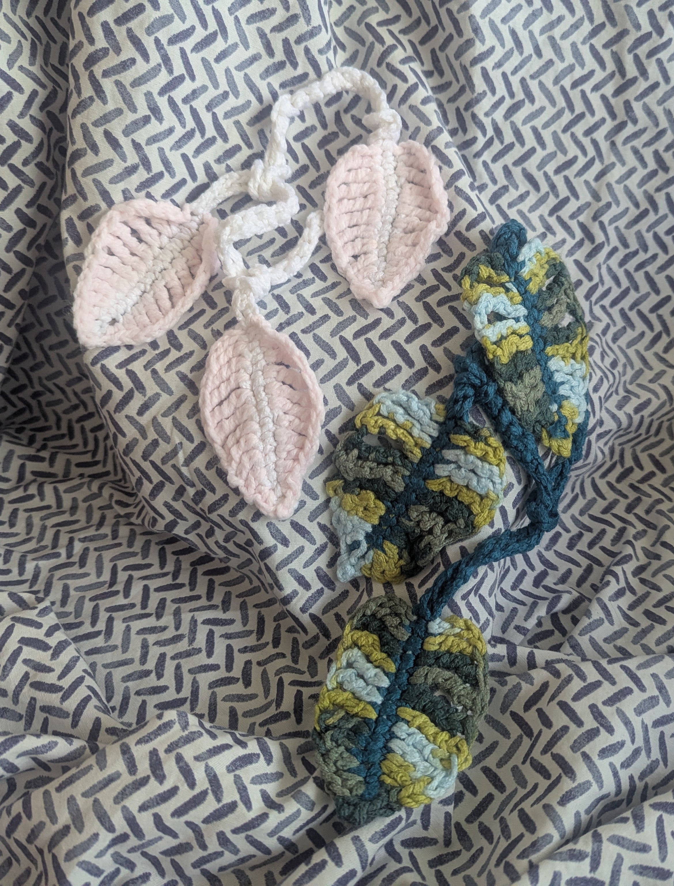 Leaf Cable Keeper / Decor